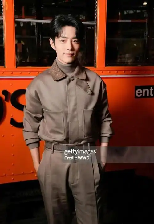 g社镜头下的肖战脸居然没有拉胯却被黑粉恶意p图有点过分了