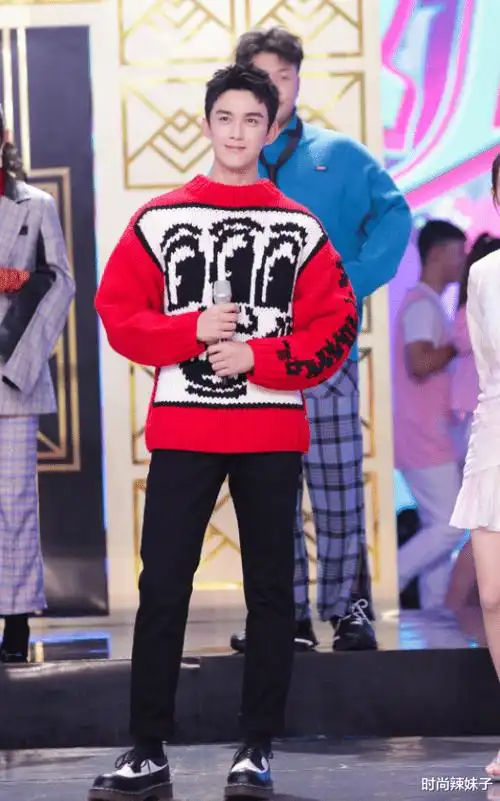 吴磊青涩少年初长成,182身高65kg,网友:这身材也太瘦了_图案_整体_的