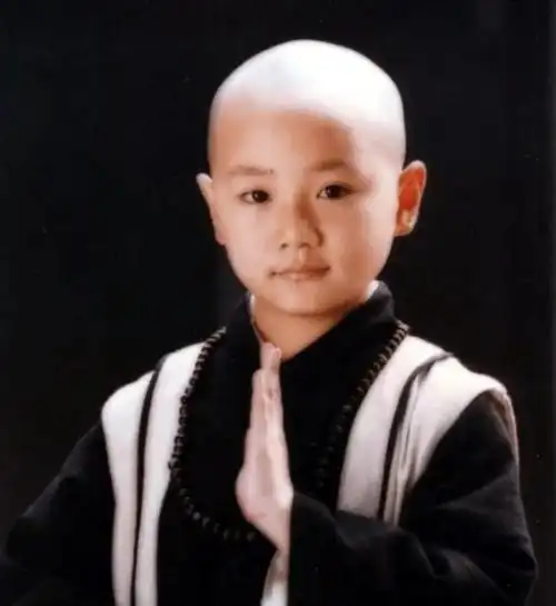 曹骏曾是红极一时的童星,恋爱受挫后仍未婚.