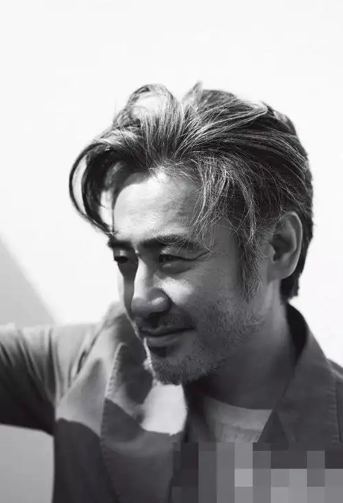 男生染亚麻灰帅气发色图,染发图片,发型图片