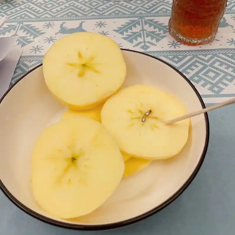 可以切出五角星图案的阿克苏冰糖心苹果,源自新疆红旗坡,江阴市 - 抖