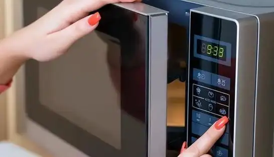 但很多人在享受这种便捷的同时,可能忽视了微波炉使用的一些"小窍门".