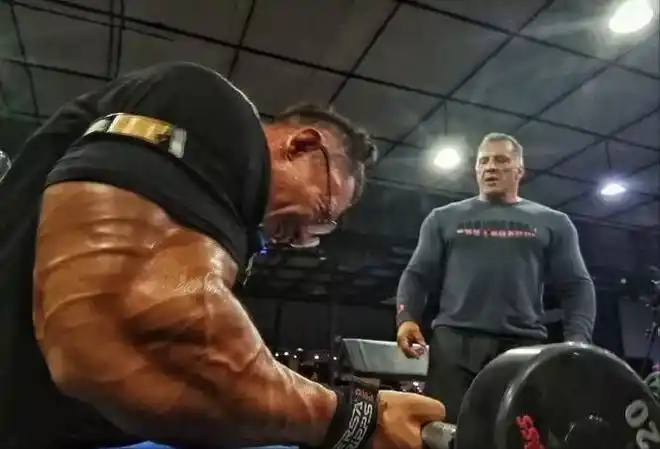 中国第一巨兽鹿晨辉从保安到健美第一人他都经历了什么