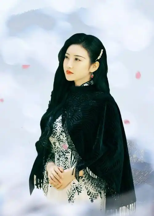 1分《司藤》百变景甜电视剧出品时间:2021简 介:百变景甜,美貌来袭!