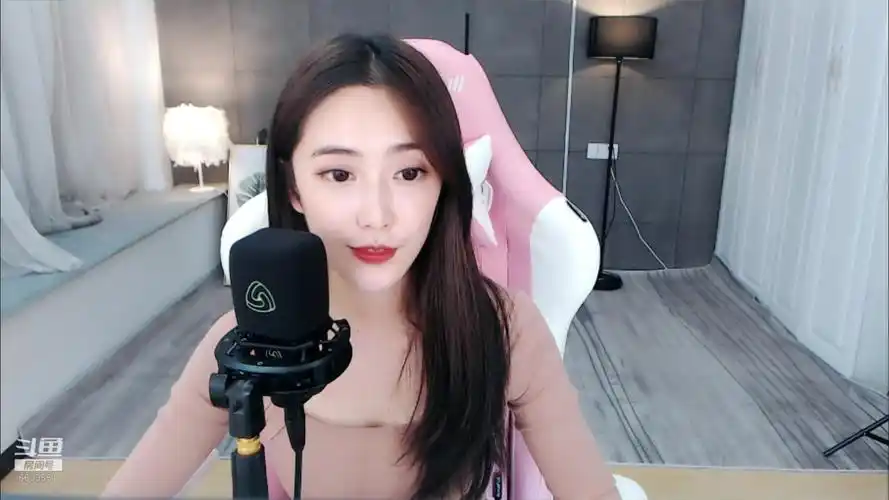 鱼性感舞蹈区美女主播淼淼喵酱呀美腿6.22直播录像