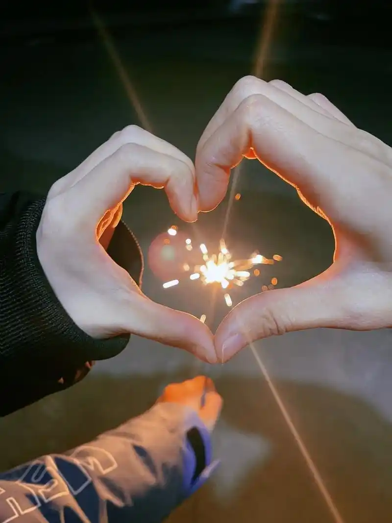 很难想象这是五个人拍出来的照片.#手动比心 #跟你的姐妹一起 - 抖音