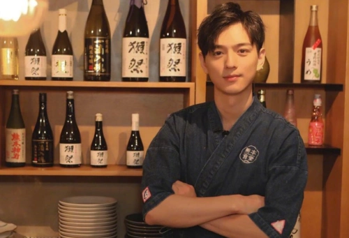 亲爱的热爱的中grunt饰演者不仅学历高摘下眼镜后简直帅炸