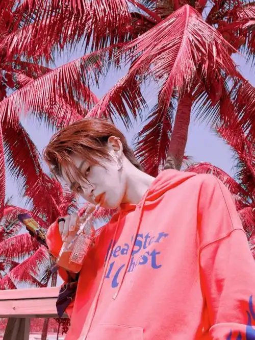 小鬼王琳凯  救命他好白我好爱