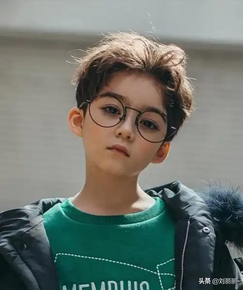 小男孩发型2021最新图片帅气(儿童发型简单好看男孩)-天晟网