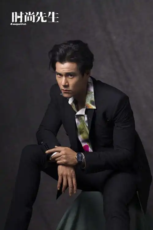 彭于晏最新大片背头港风十足五官硬朗展成熟男性魅力
