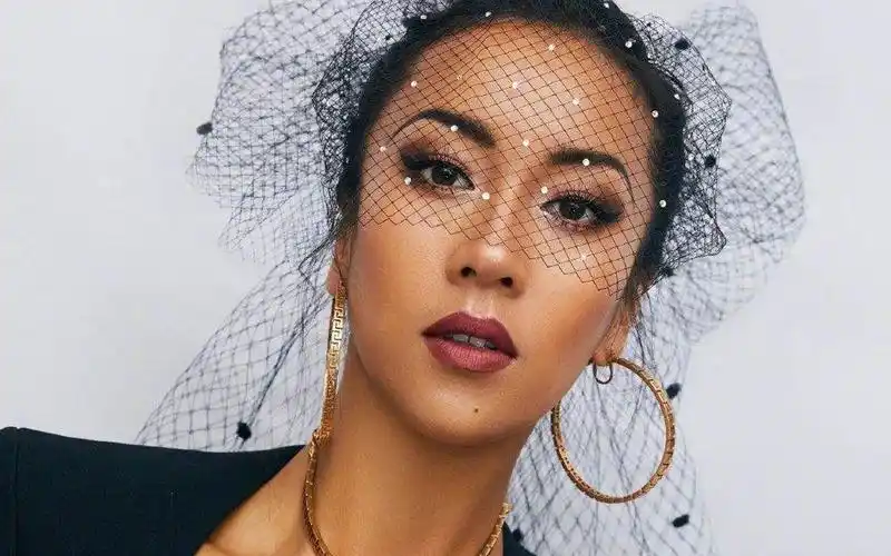 吉克隽逸时尚性感封面大片妩媚写真