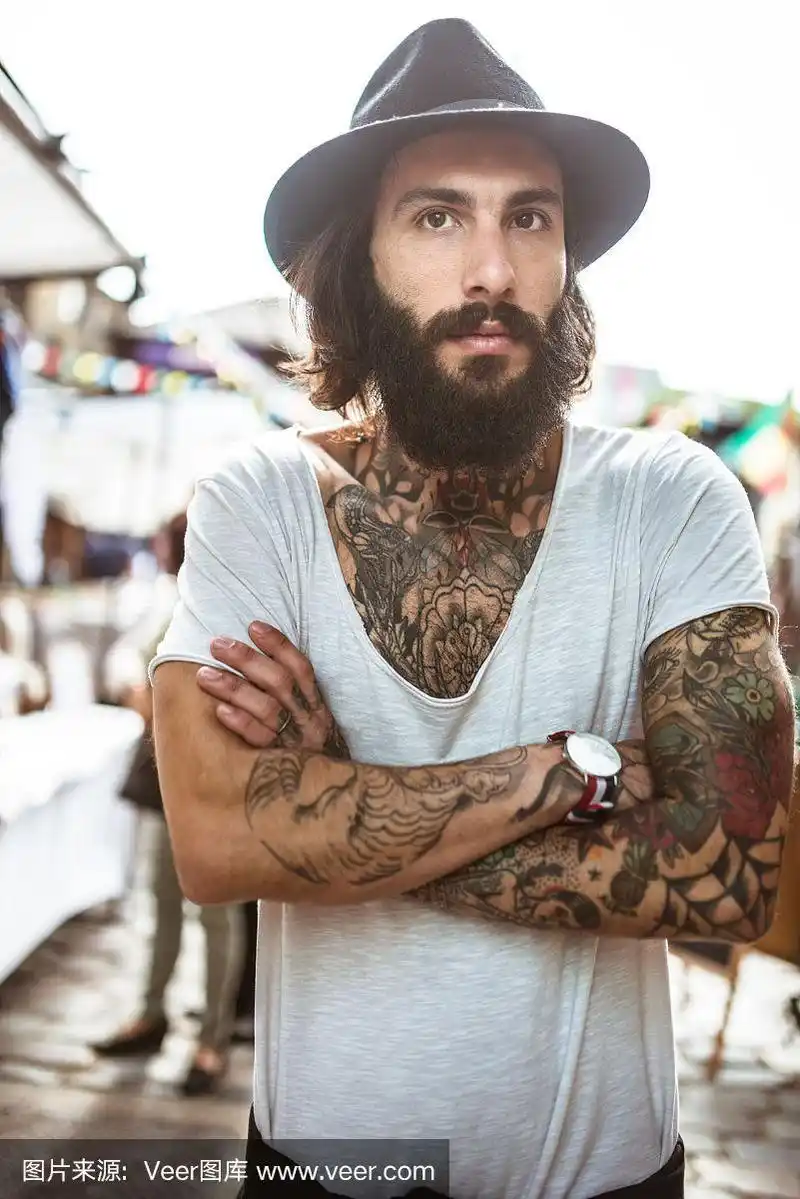 潮人肖像与身体充满纹身