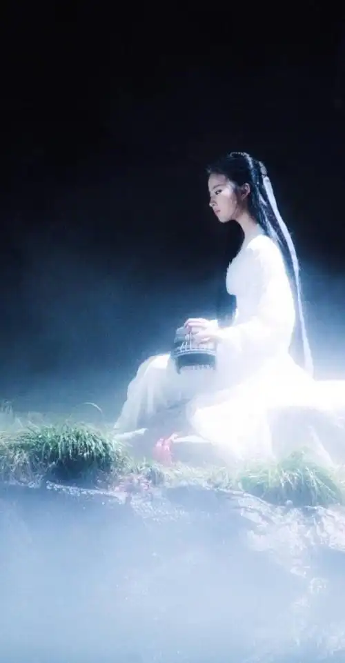 《神雕侠侣》小龙女婉若惊鸿,最美刘亦菲一身白衣美若天仙下凡间