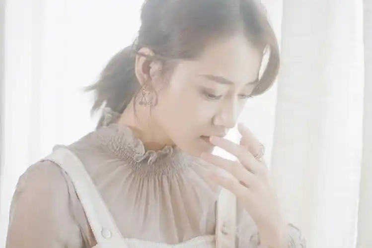 女演员柴碧云清新优雅气质写真