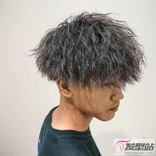 最潮的男生烫发推荐 渣男锡纸烫时尚酷盖的本命发型