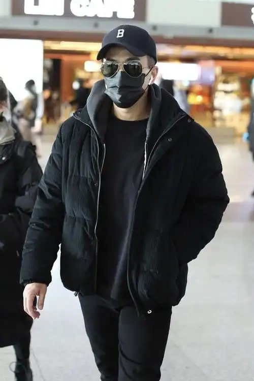 刘恺威看着真不像奔五的,全黑look气场满分,型男魅力太出众