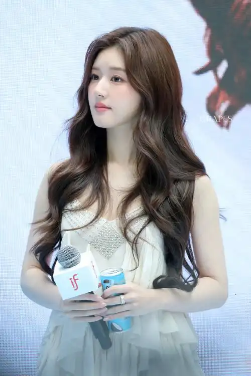 赵露思挂脖高定##站姐神图