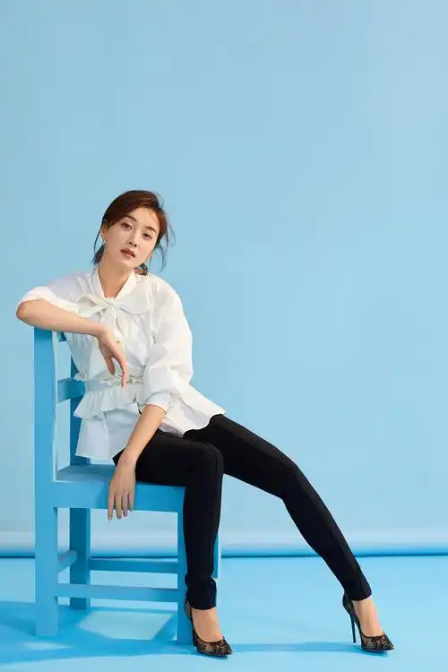 徐梵溪优雅干练写真图片