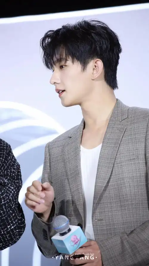 杨洋喜临门品牌代言人##杨洋怼脸状态##杨洋线下活动人气