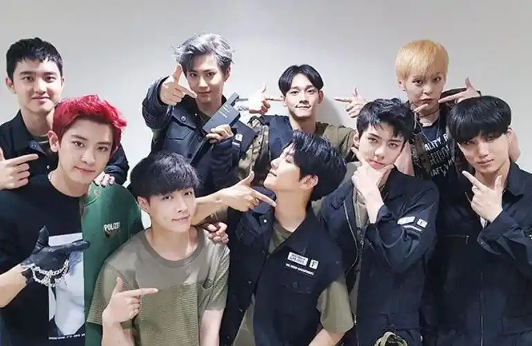 exo团魂时刻团体成员应援边伯贤金钟大行为让人感动