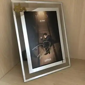 王子异亲笔签名照 gq盛典签