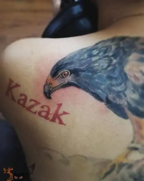哥萨克之鹰纹身图片_背部欧美动物纹身图案