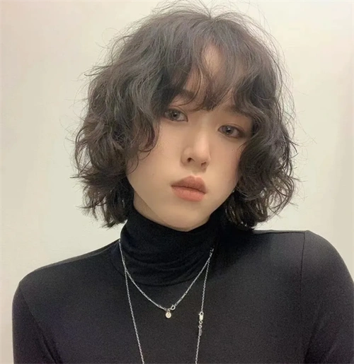 港风可爱风短卷发 风格时尚百变_女生短发 - 美发站