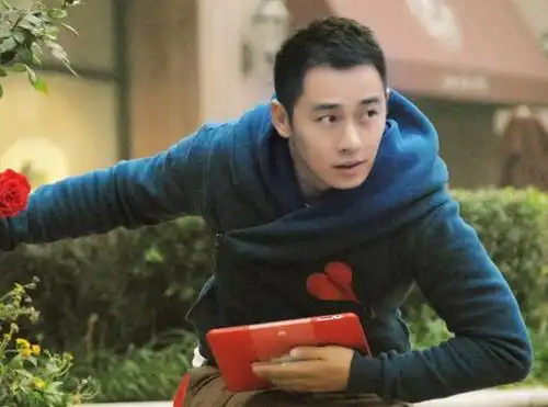 然而与古雷劳燕分飞之后,媒体却多次拍到宁静与演员王小毅私会的画面