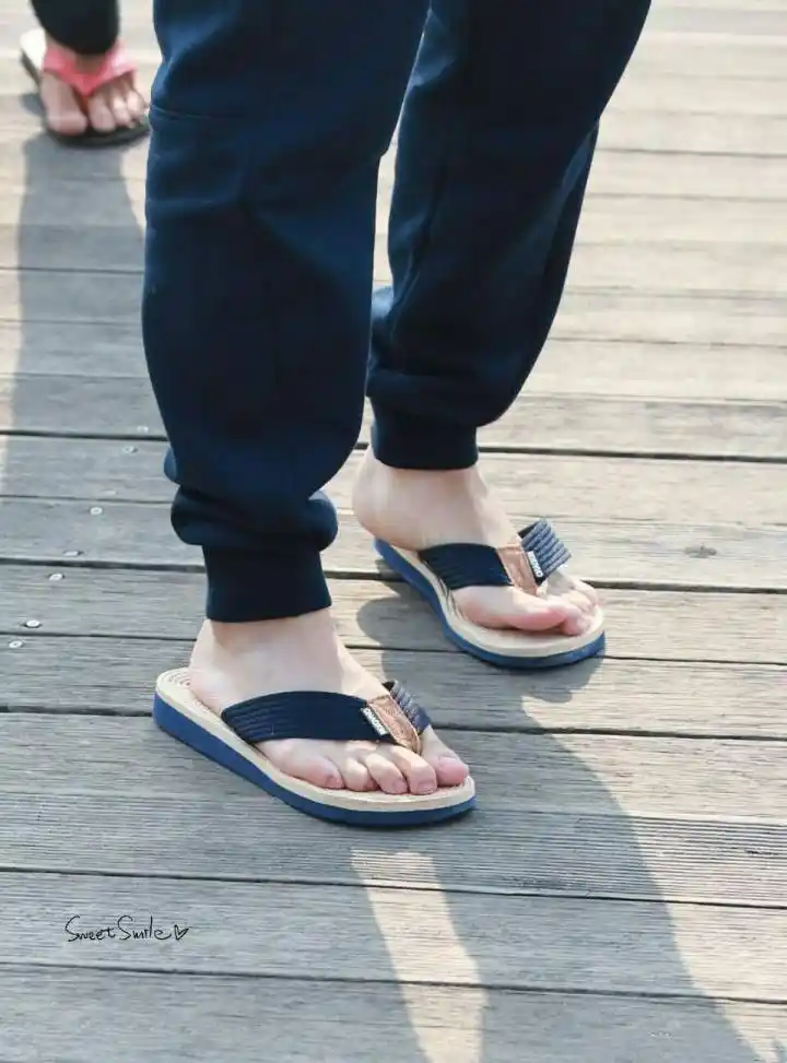 [tfboys][新闻]200320 易烊千玺小秘密被发现,奶烊崴脚站超可爱