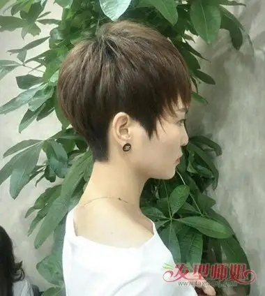 中年女必备露耳超短发发型 时尚露耳短发不只是减龄而已