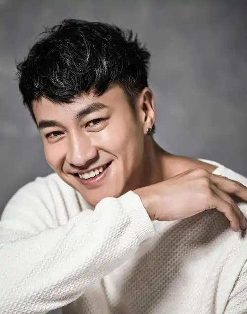 她出身专柜小姐,摇身一变成何润东娇妻,结婚5年未孕让人头疼_妻子_百