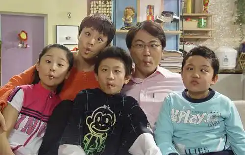 家有儿女有点假,人物也没有什么性格,没有人物所独有特点,就那个刘星