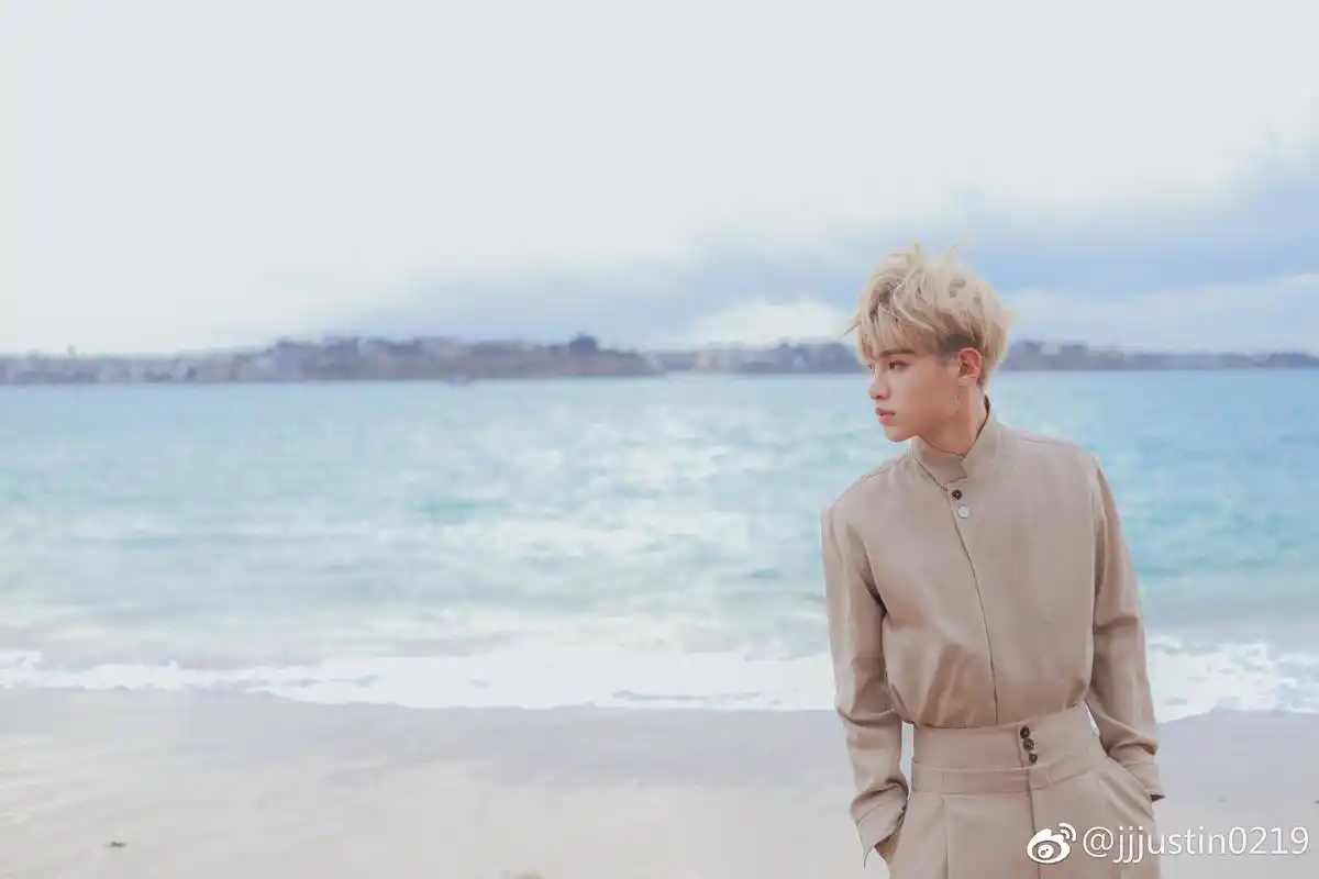 [justin][新闻]190404 justin清库存系列再上线 这是什么样的仙子美貌