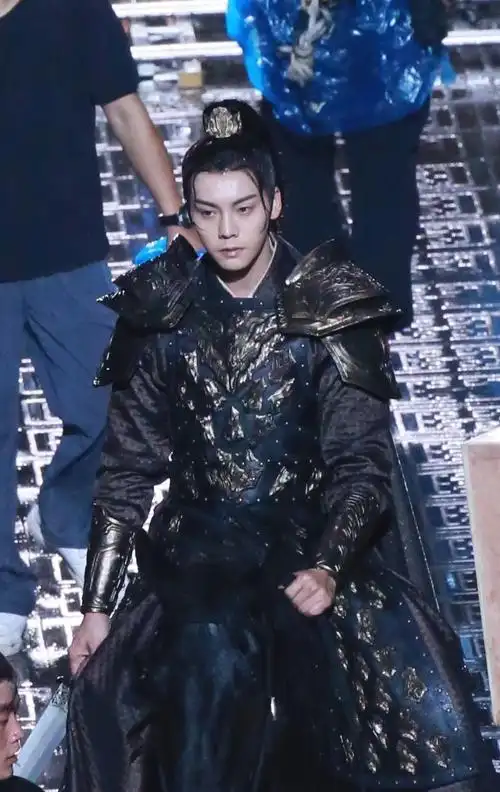 陈伟霆新剧剧照,落泪情绪感海报!好有感觉的说!__财经头条