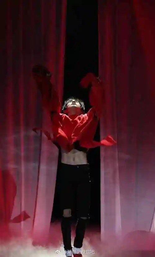 放开我北鼻易烊千玺舞蹈腹肌手机壁纸