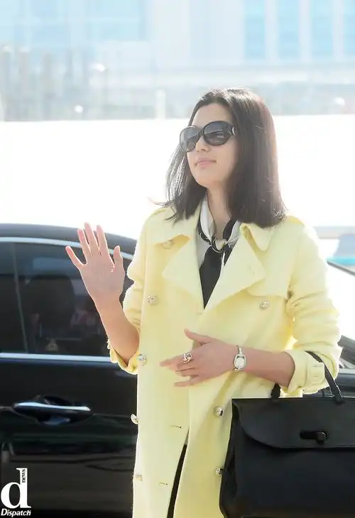 【2014.11.07】【明星】全智贤低调亮相机场 浅色风衣尽展女神范儿