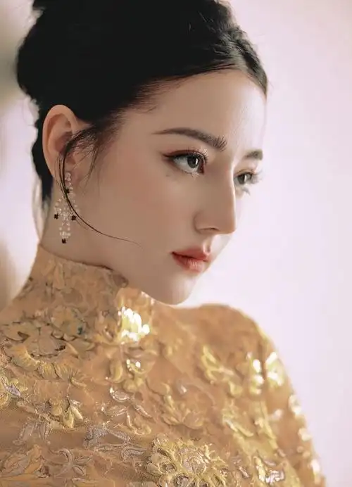 迪丽热巴大明星的星光##迪丽热巴来成都晒黑了