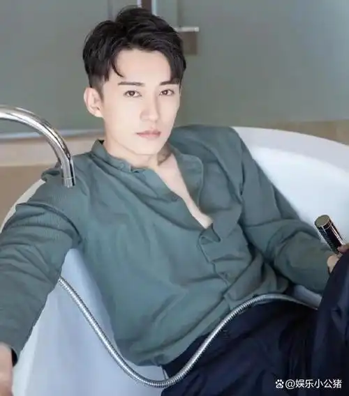 16岁刘学义的眼神,是清澈的愚蠢还是真实的帅?