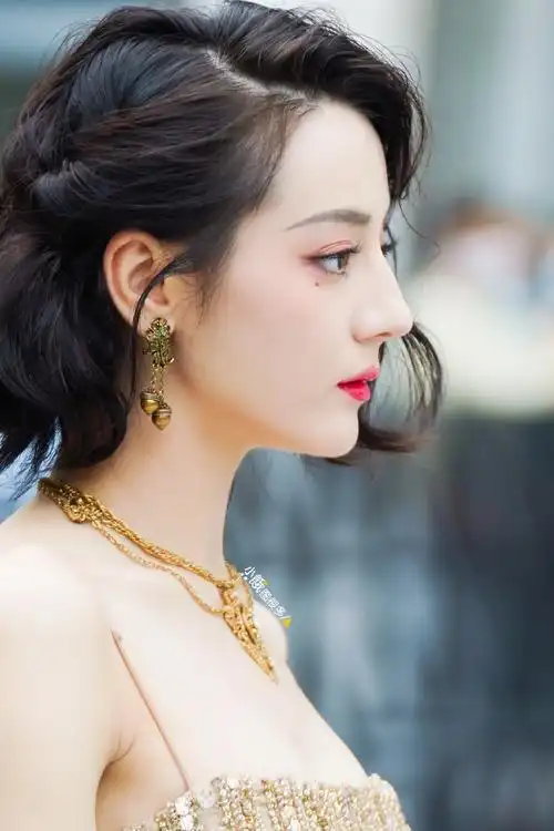 迪丽热巴生图#20211014#迪丽热巴吊带金色鱼尾礼服#迪丽热巴高清图集