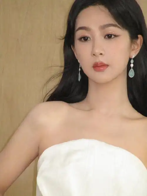 #杨紫 两套造型##杨紫 蓝色妖姬#