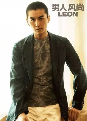 板寸的陈晓竟透露出一股文艺雅痞风,帅到想扑倒