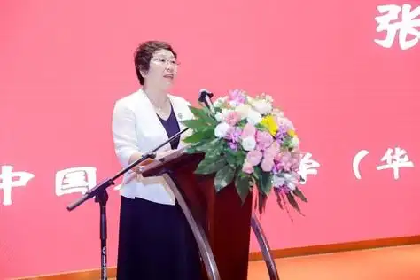 张玲玲对上海校友会换届表示热烈祝贺,向上海校友表达问候.