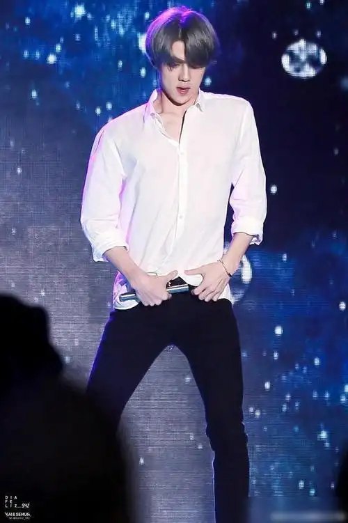 吴世勋白衬衣look太撩人和吴倩还演过这部剧杀青三年未播