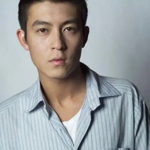 陈冠希素颜时尚大片,寸头造型少年感爆棚,重回精致男神行列_高清图集