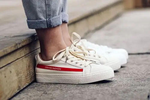 产品拍摄鞋子淘宝模特外景拍摄