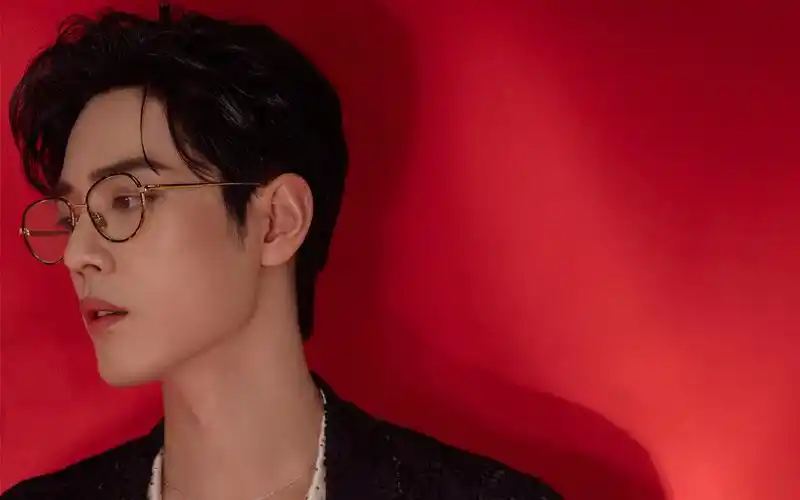 肖战帅气最新壁纸_人气男神肖战