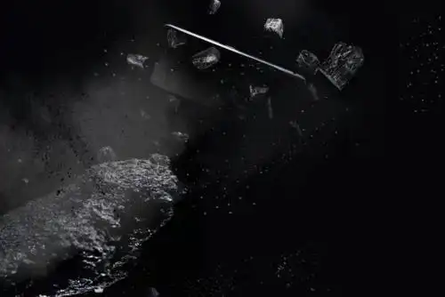 为什么高级时尚感永远离不开黑色时尚圈会给你答案