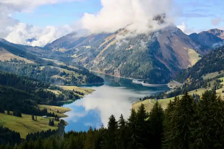 瑞士高山湖之lacdeihongrin