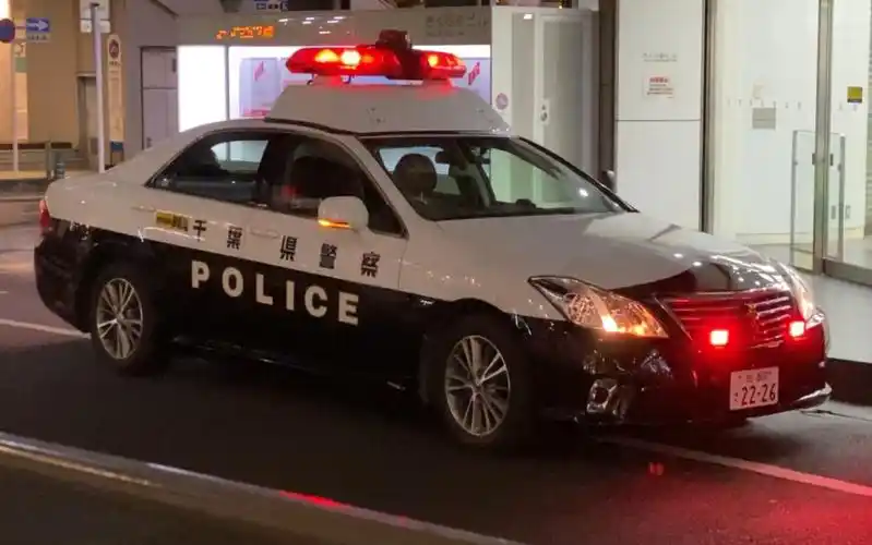 日本千叶县警丰田皇冠巡逻车于现场【实拍】东京街头警视厅警车code3