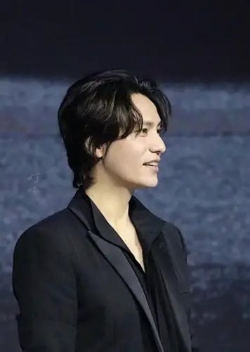 陈坤状态也太好了吧!事实证颜值对年龄来说,没有问题!